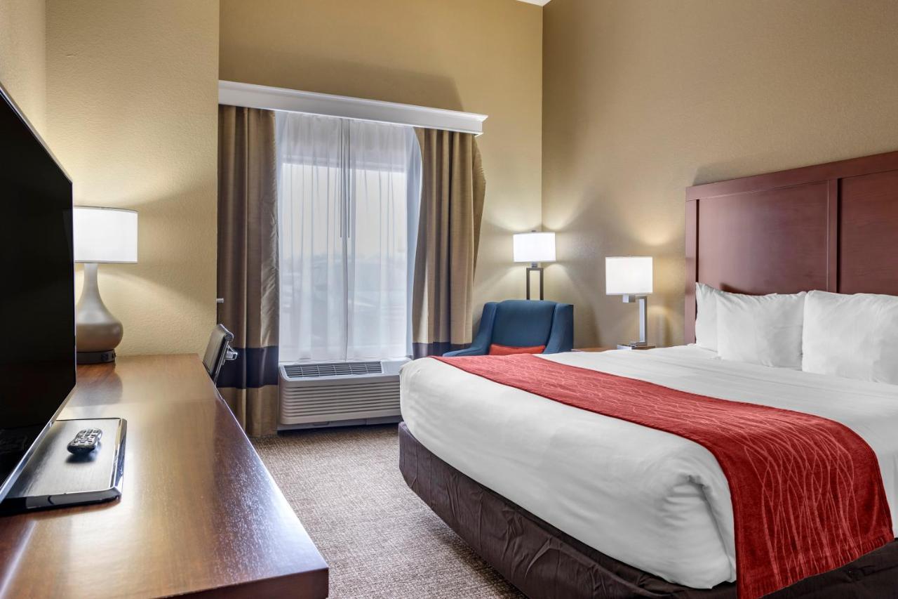 Comfort Inn & Suites Augusta Bagian luar foto