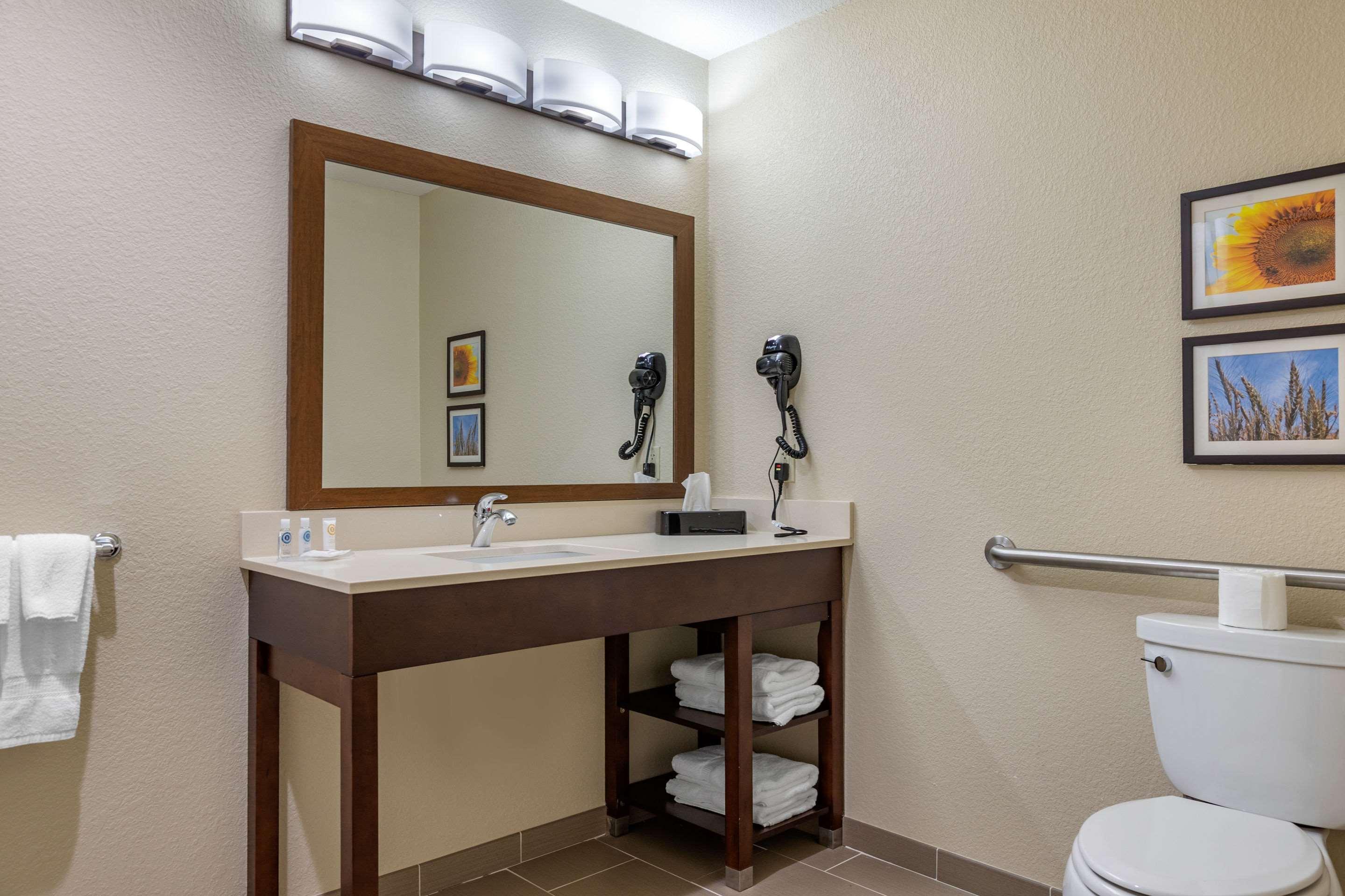 Comfort Inn & Suites Augusta Bagian luar foto