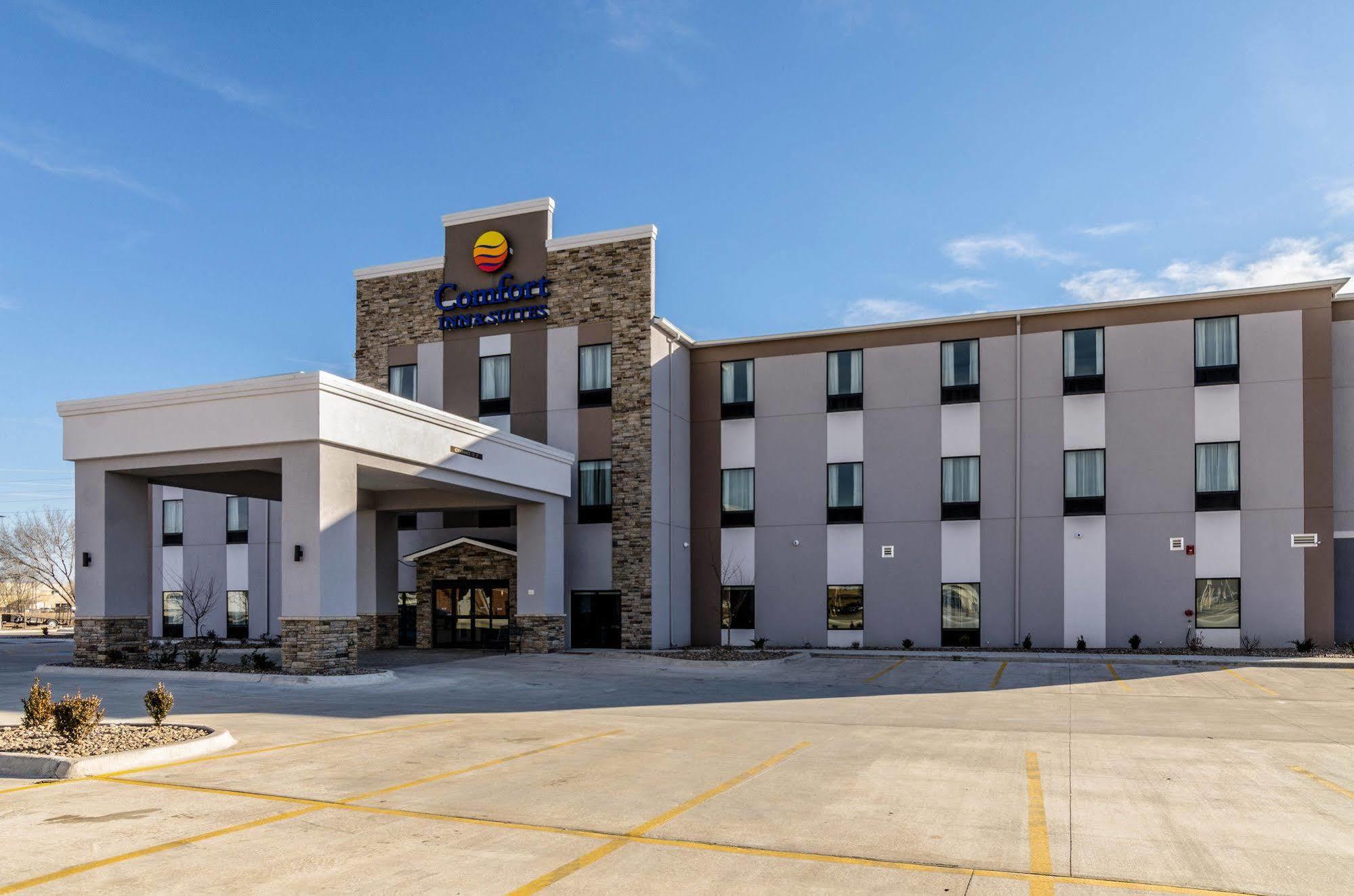 Comfort Inn & Suites Augusta Bagian luar foto