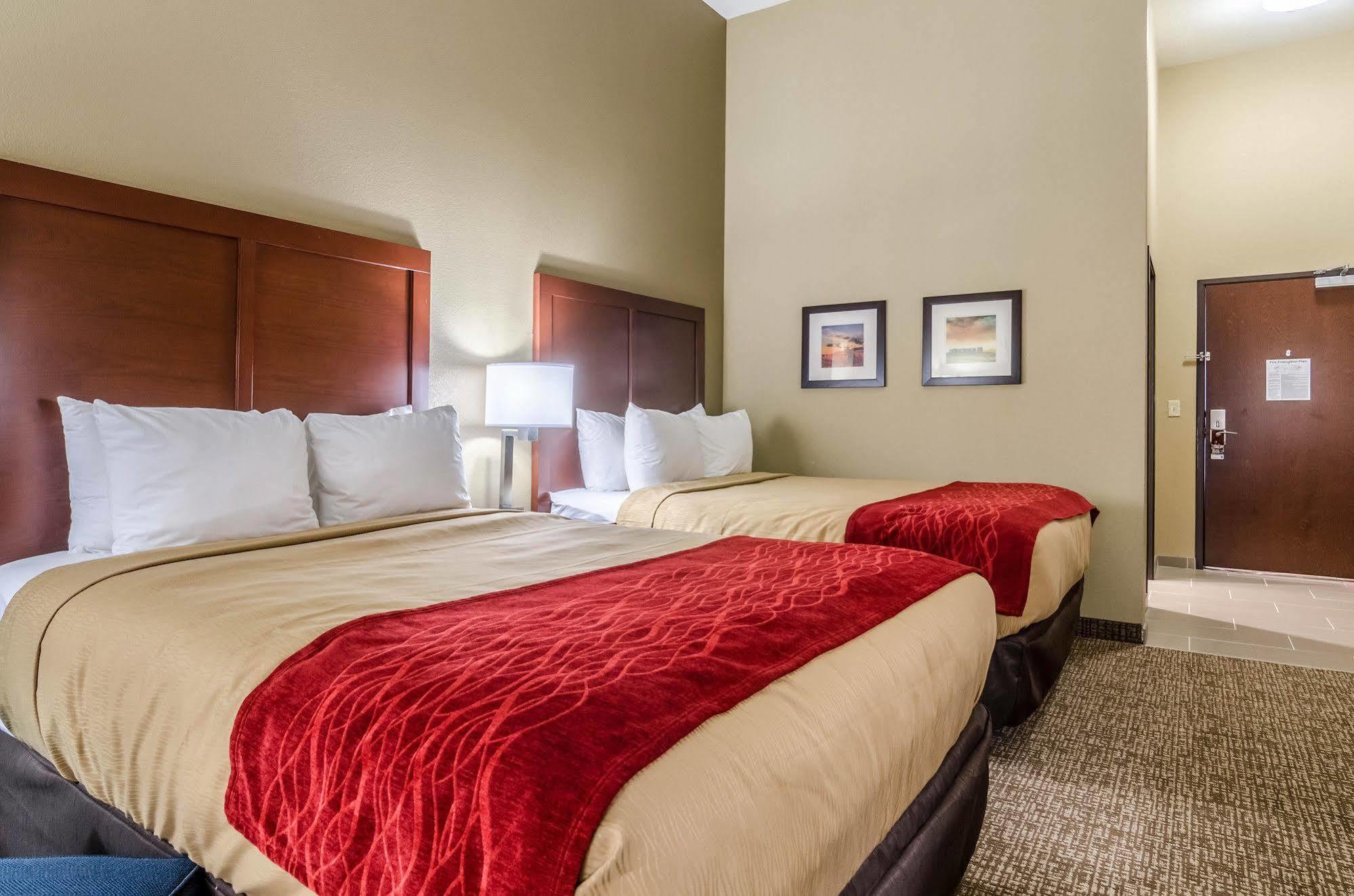 Comfort Inn & Suites Augusta Bagian luar foto