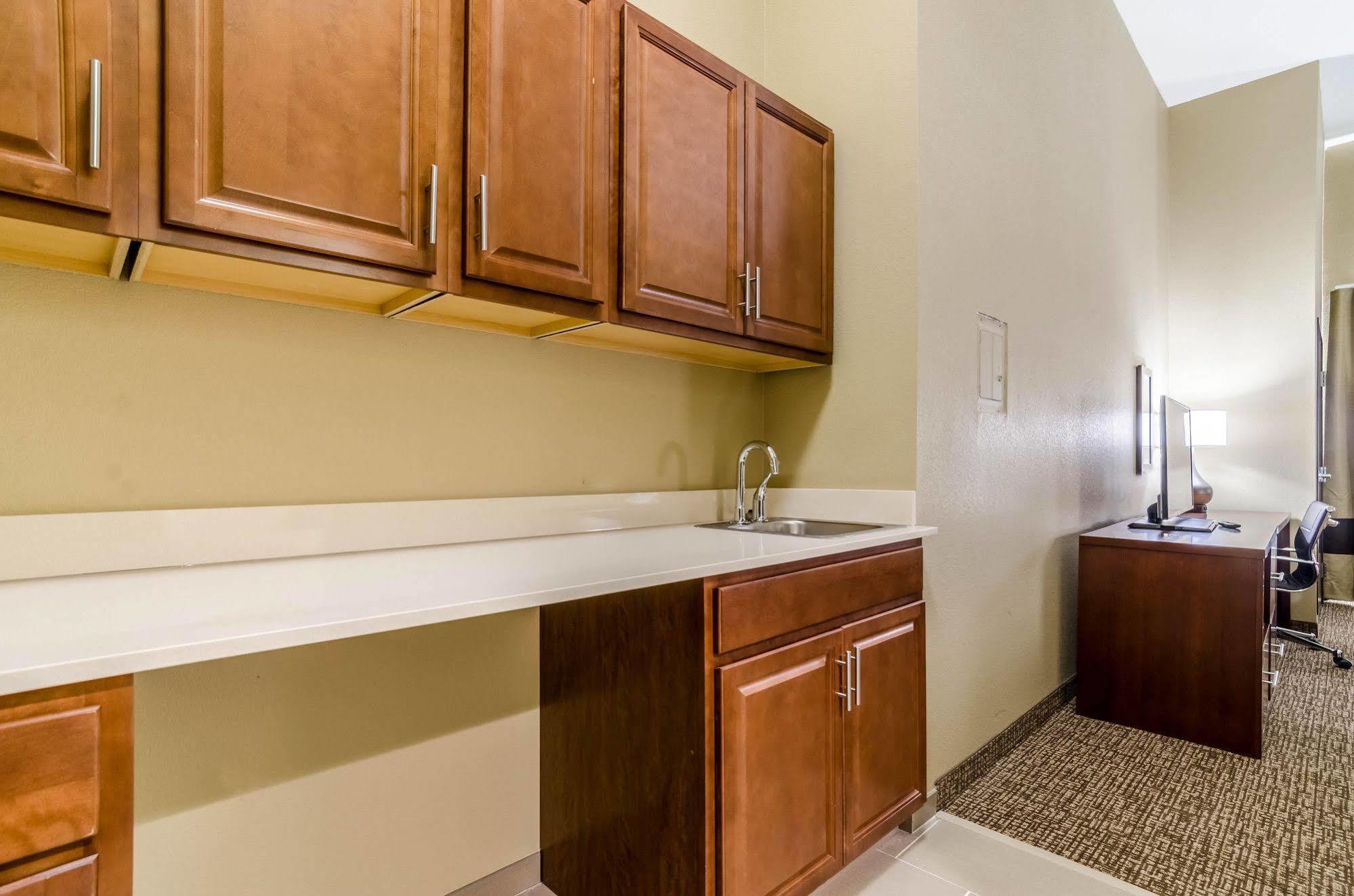 Comfort Inn & Suites Augusta Bagian luar foto
